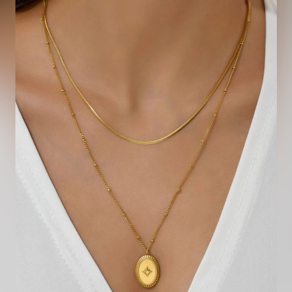 Jewelry - Layered Chain Necklace with Oval Charm Pendant with Star Detail✨